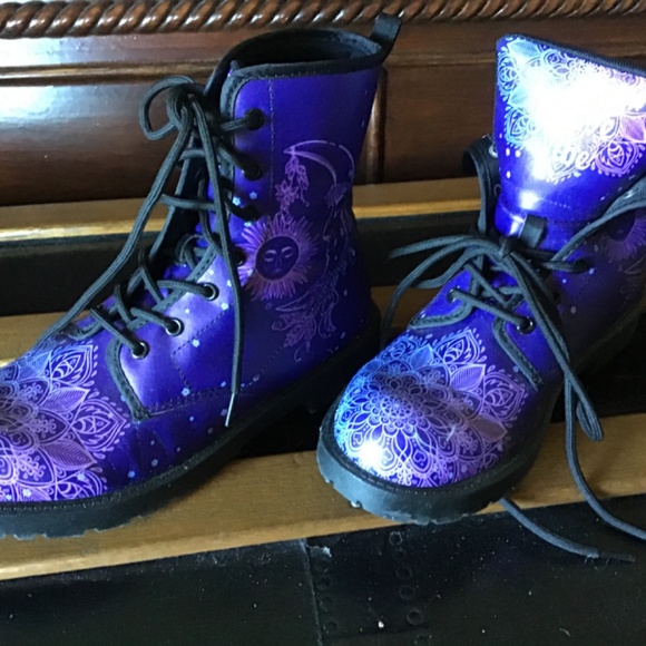 YES WE VIBE boots - Picture 2 of 4